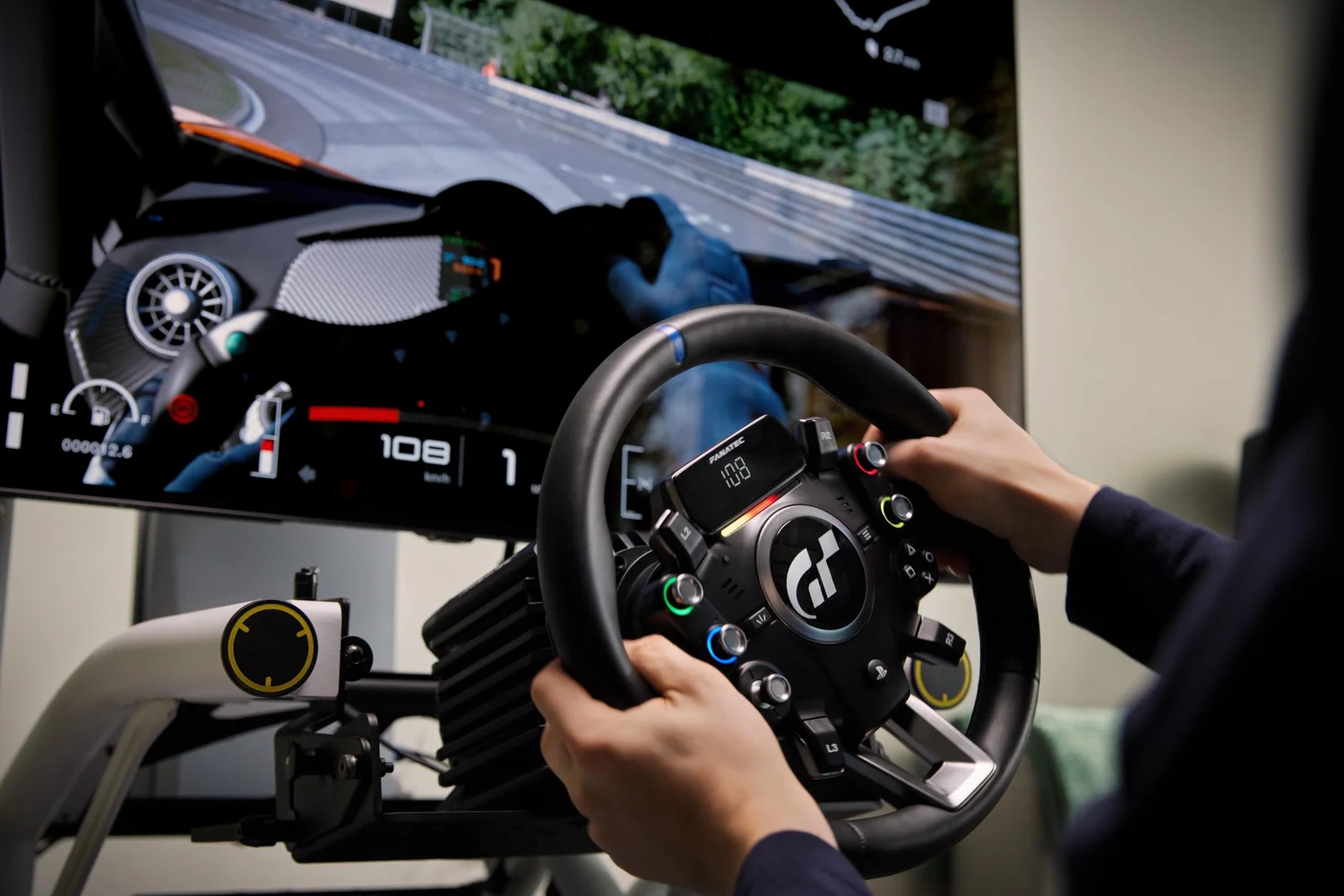 03_GT_EXTREME_STEERING_WHEEL_02.width-1500.format-webp.webp